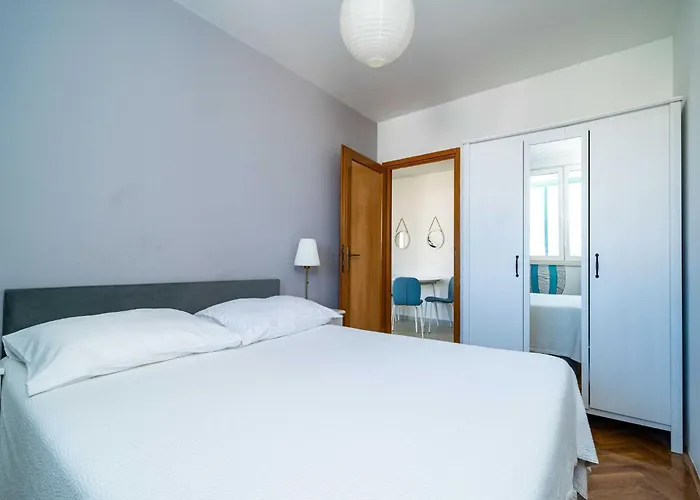 Radovan - One-bedroom With Balcony And Sea View شقة *